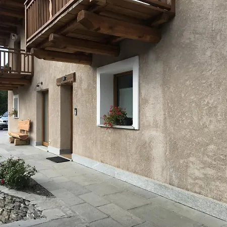 La Maison. La Roccia Dello Stambecco Apartment